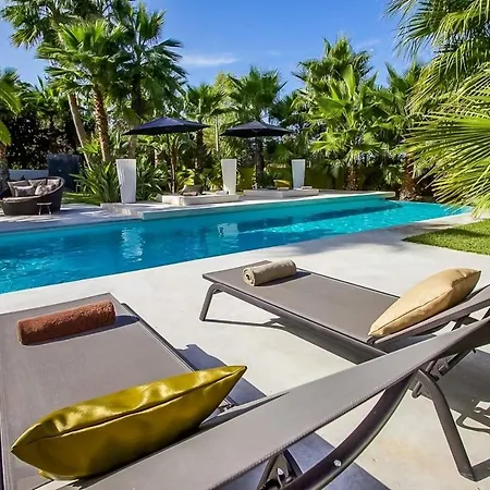 5 Chambres Avec Piscine ヴィラ