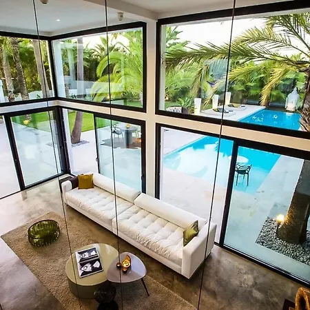 5 Chambres Avec Piscine * サントロペ