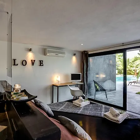 5 Chambres Avec Piscine ヴィラ