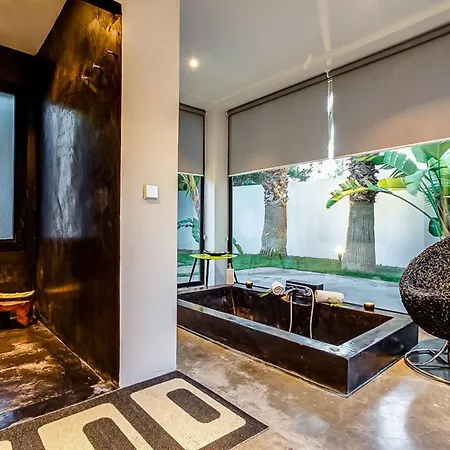 5 Chambres Avec Piscine * サントロペ