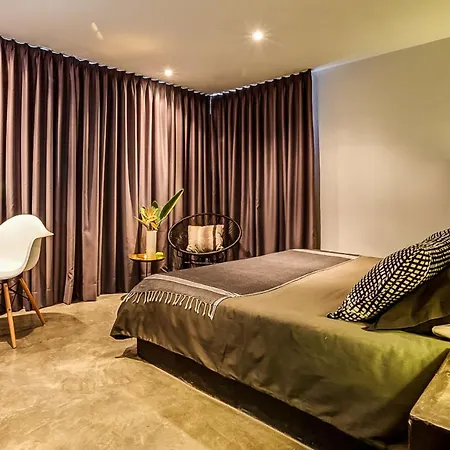 5 Chambres Avec Piscine ヴィラ