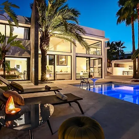 5 Chambres Avec Piscine * サントロペ